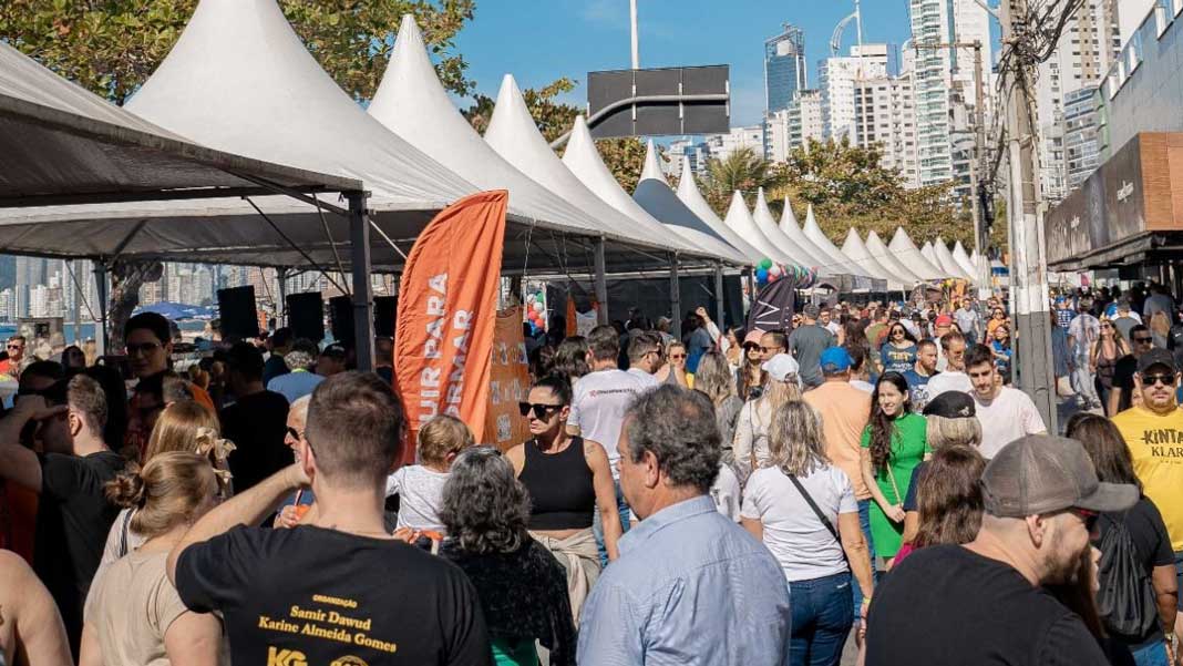 Comemorações dos 60 anos de Balneário Camboriú movimentaram o centro da cidade no final de semana